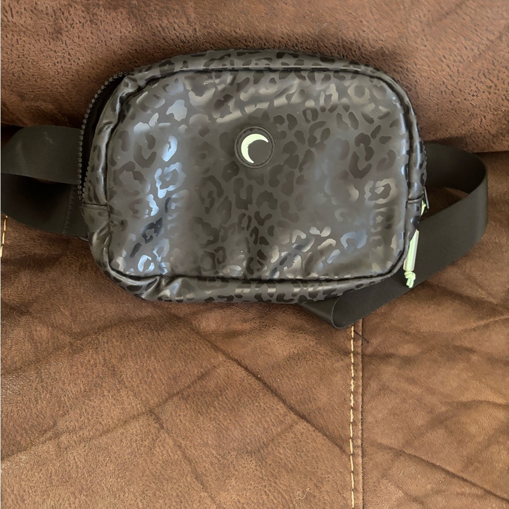 Chic Black Leopard Print Belt Bag